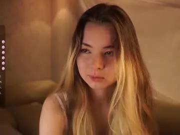 elizabethennals — #new g: Tease with my top and make my boobs feel good!  - Hello im Elizabeth I'm 18 years old,  here im #shy #bigboobs #young #18 [70 tokens remaining]