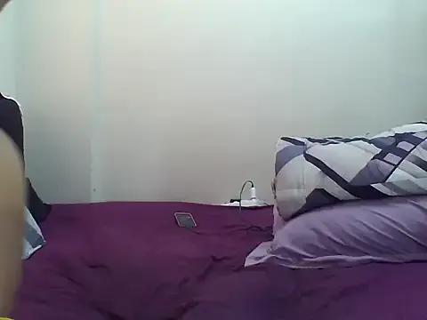 AddictiveAssCurves on StripChat