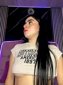 Elha_20 — Flash boobs