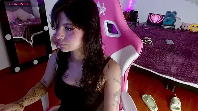 larah_uwu on StripChat 