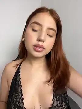 Lia_sex69 — SHOW PUSSY IN DOGGY POSITION