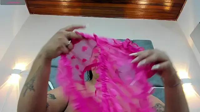LucciaPorter on StripChat 