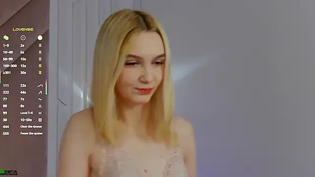 SaraHearts — Reverse cowgirl tease