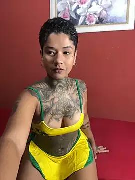 xbigpeach — Spank ass without panties 